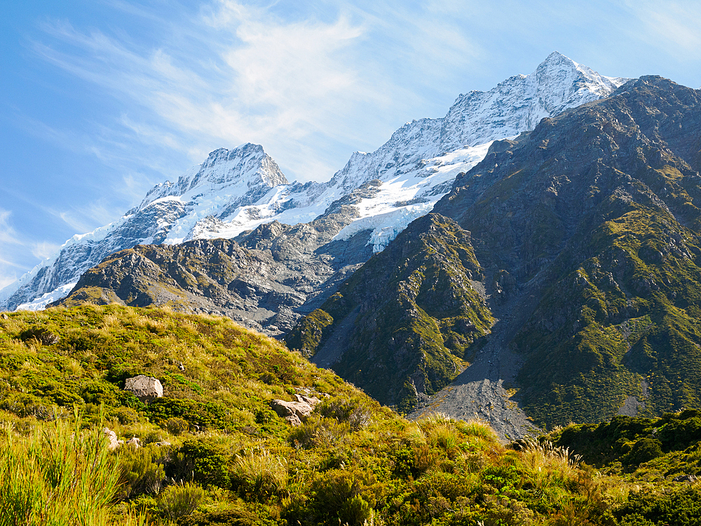 Mountain views from the Hooker Valley Trail in Aoraki (Mount Cook) National Park, UNESCO World Heritage Site, Southern Alps, South Island, New Zealand, Pacific