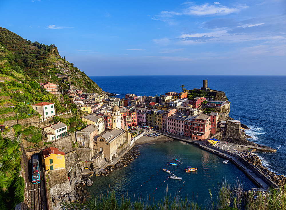 Vernazza Village, elevated view, Cinque Terre, UNESCO World Heritage Site, Liguria, Italy, Europe