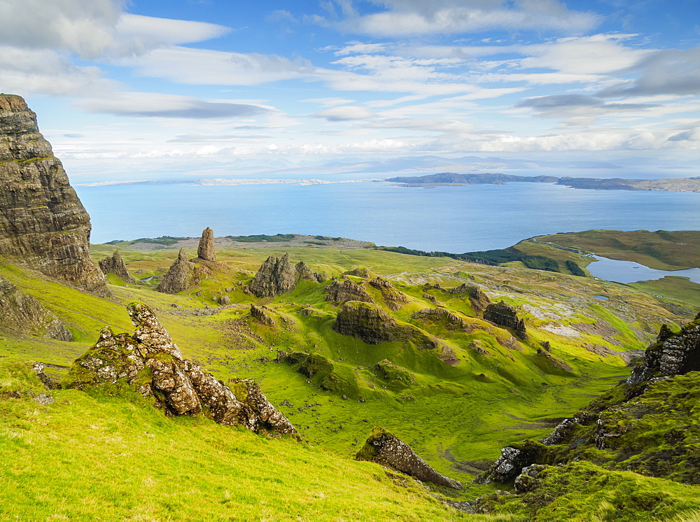 View of the Old Man of Storr, Isle of Skye, Inner Hebrides, Scotland, United Kingdom, Europe