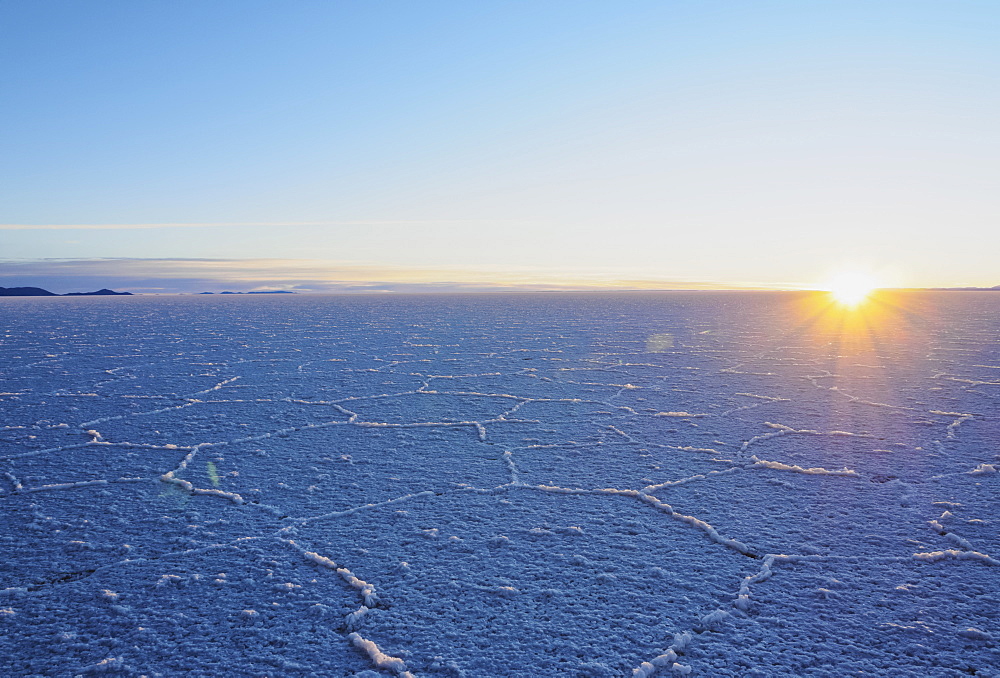 View of the Salar de Uyuni, the largest salt flat in the world, at sunrise, Daniel Campos Province, Potosi Department, Bolivia, South America