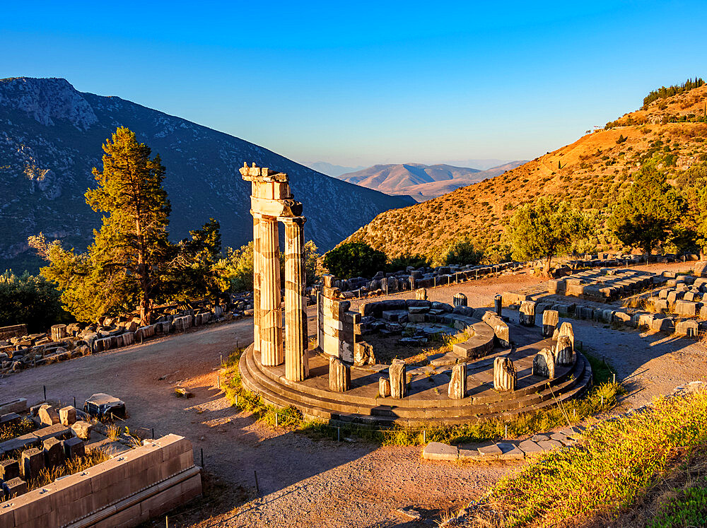 Tholos of Delphi, Temple of Athena Pronaia, sunrise, Delphi, UNESCO World Heritage Site, Phocis, Greece, Europe