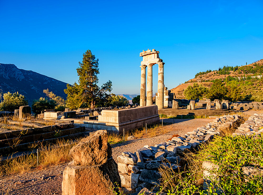 Tholos of Delphi, Temple of Athena Pronaia, sunrise, Delphi, UNESCO World Heritage Site, Phocis, Greece, Europe