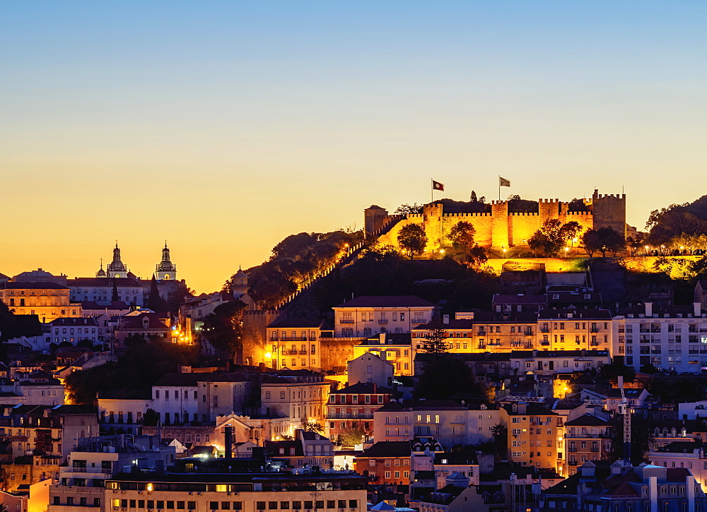 Miradouro de Sao Pedro de Alcantara, twilight view towards the Sao Jorge Castle, Lisbon, Portugal, Europe