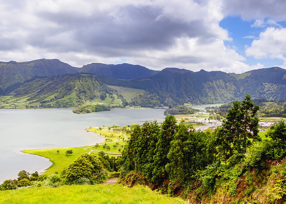 Lagoa das Sete Cidades, elevated view, Sao Miguel Island, Azores, Portugal, Atlantic, Europe