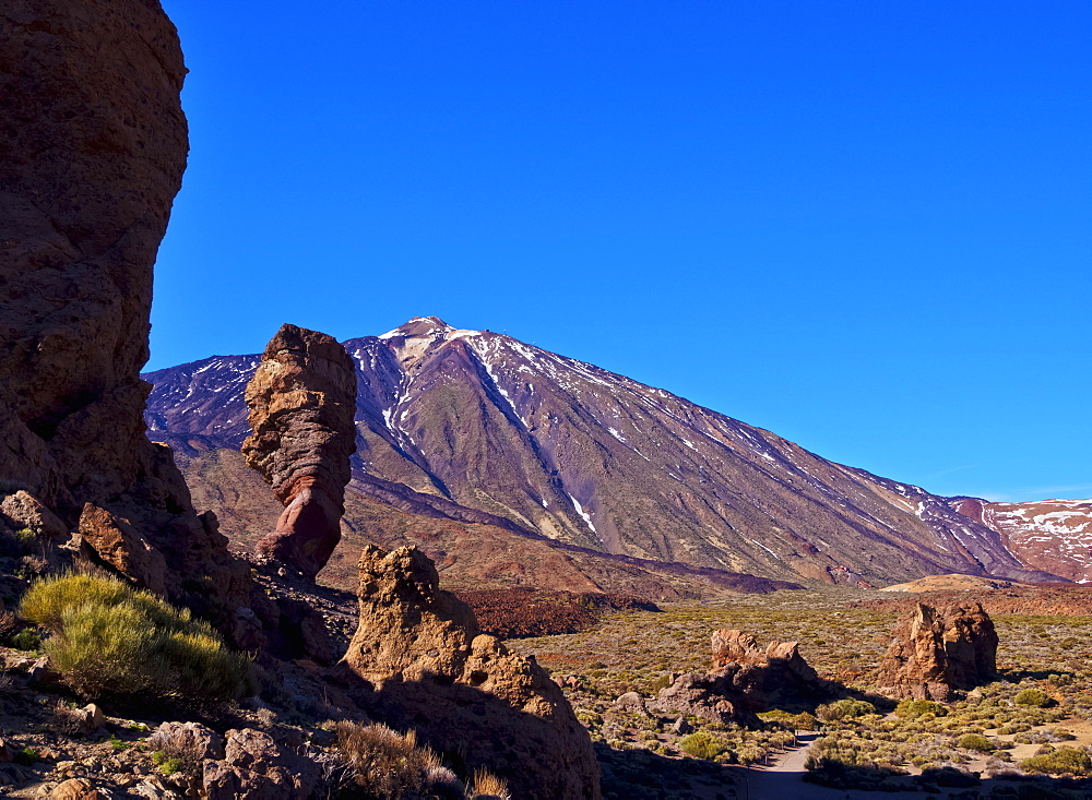 Teide Mountain and Roques de Garcia, Teide National Park, UNESCO World Heritage Site, Tenerife Island, Canary Islands, Spain, Atlantic, Europe