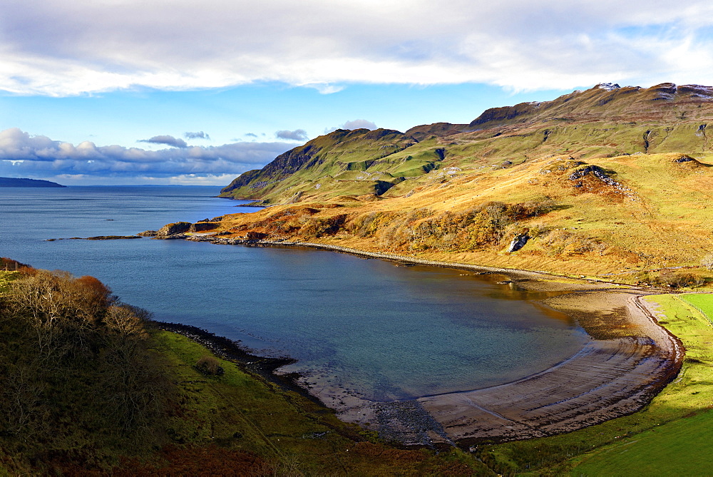 View of the sandy bay Camas nan Geall Sgeir Fhada along the coast and shoreline of Loch Sunart, Ardnamurchan Peninsula, Highlands, Scotland, United Kingdom, Europe