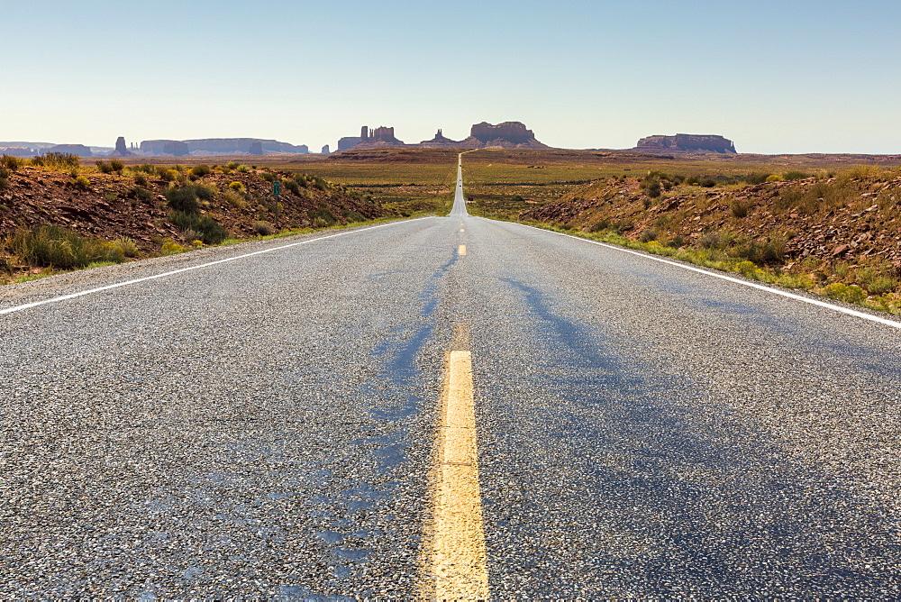 The road to Monument Valley, Navajo Tribal Park, Arizona, United States of America, North America