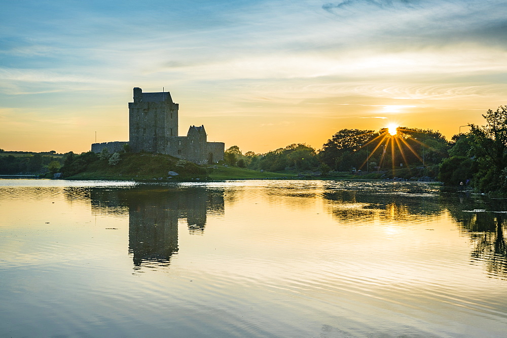 Dunguaire Castle, County Galway, Connacht province, Republic of Ireland, Europe