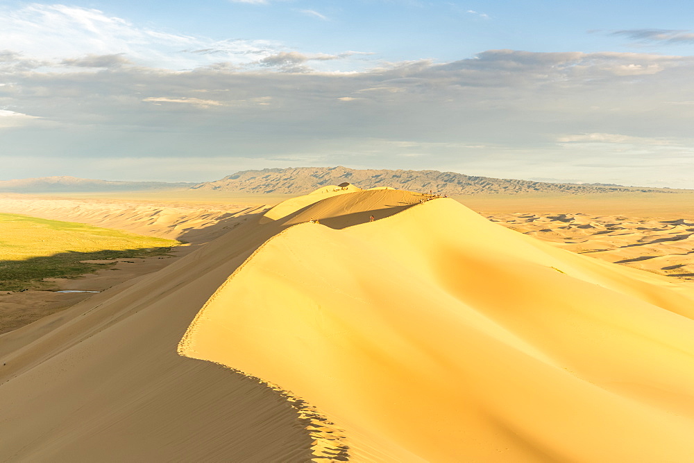 People walking on Khongor sand dunes in Gobi Gurvan Saikhan National Park, Sevrei district, South Gobi province, Mongolia, Central Asia, Asia