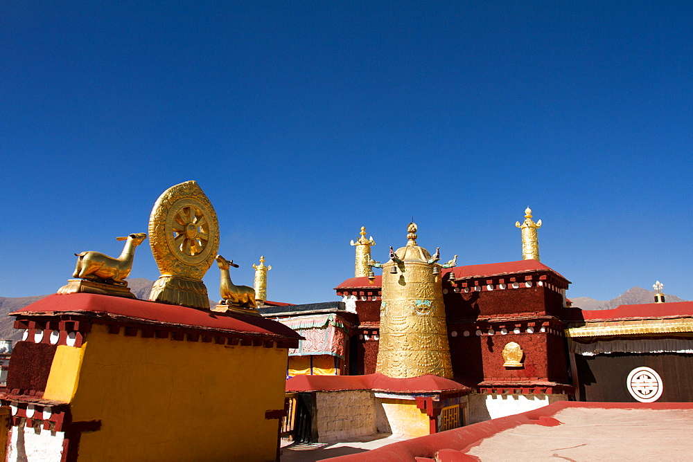 Golden rooftops of the Jokhang Temple of Barkhor Square, Lhasa, Tibet, China, Asia