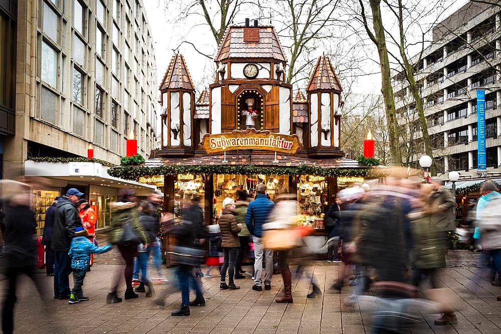 One of Hamburg's Christmas Markets (Weihnachtsmarkt), Hamburg, Germany, Europe