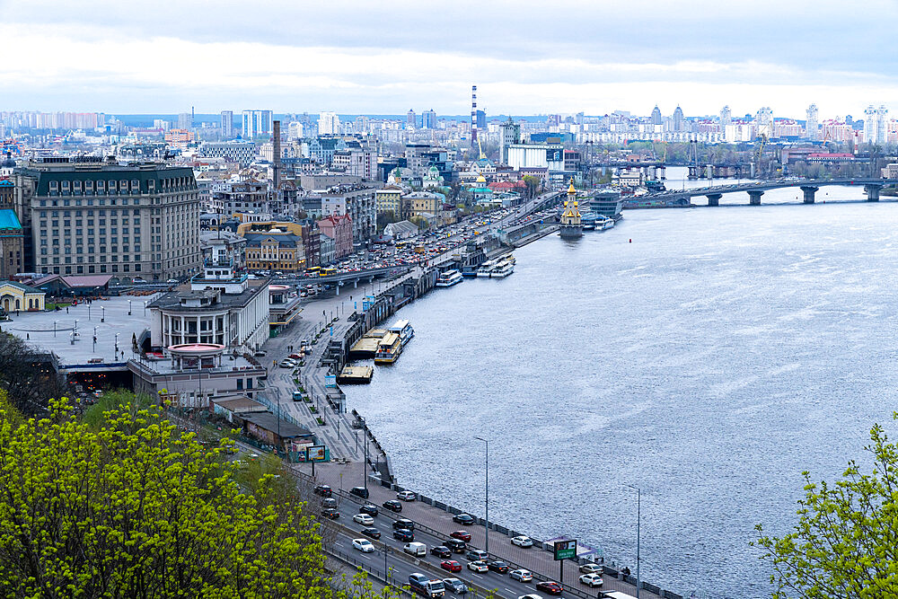 The Dnipro River running through Kyiv, Kyiv (Kiev), Ukraine, Europe