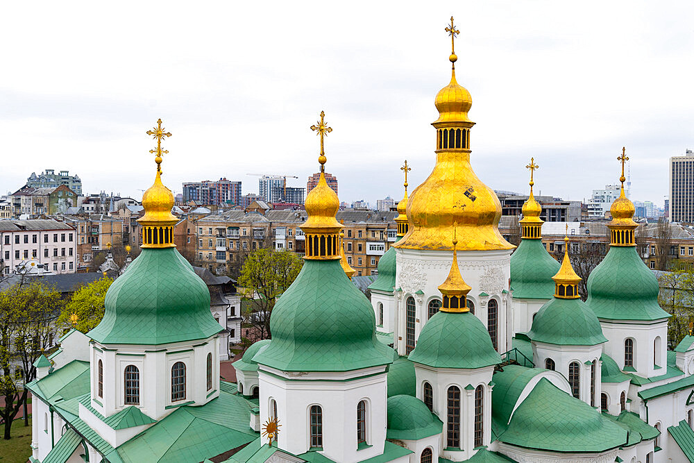 The golden domes of the St. Sophia Cathedral complex, UNESCO World Heritage Site, Kyiv (Kiev), Ukraine, Europe