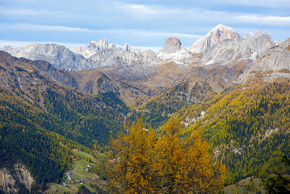 Giau Pass area in autumn, Dolomites, Veneto, Italy, Europe