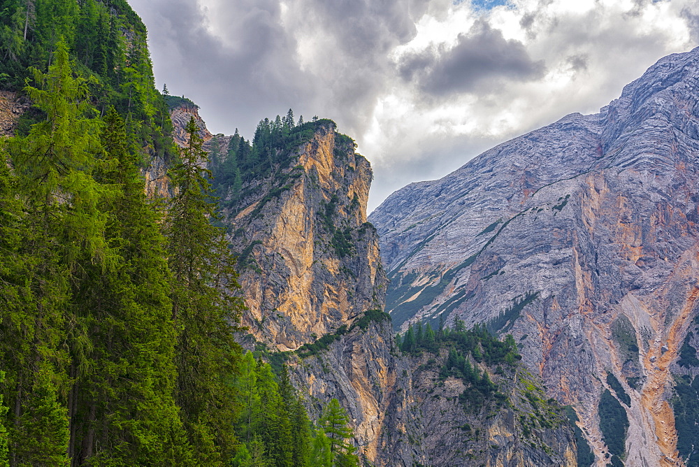 Lake Braies and Croda del Becco in summer, Trentino-Alto Adige, Italy, Europe