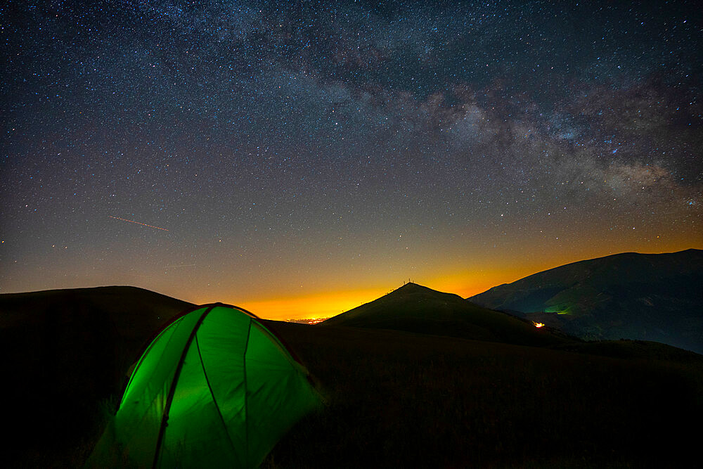 Plateau Piani di Ragnolo by night, Sibillini mountain range, Apennines, Umbria, Italy, Europe