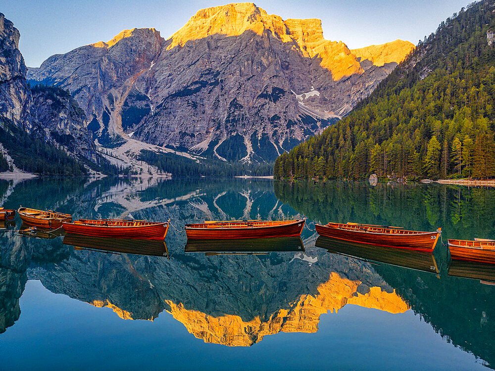 Lake Braies, Croda del Becco reflected in Lake Braies at sunrise, South Tyrol, Alto Adige, Dolomites, Italy, Europe