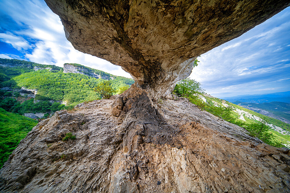 Fontarca cave, Monte Nerone, Apennines, Marche, Italy, Europe