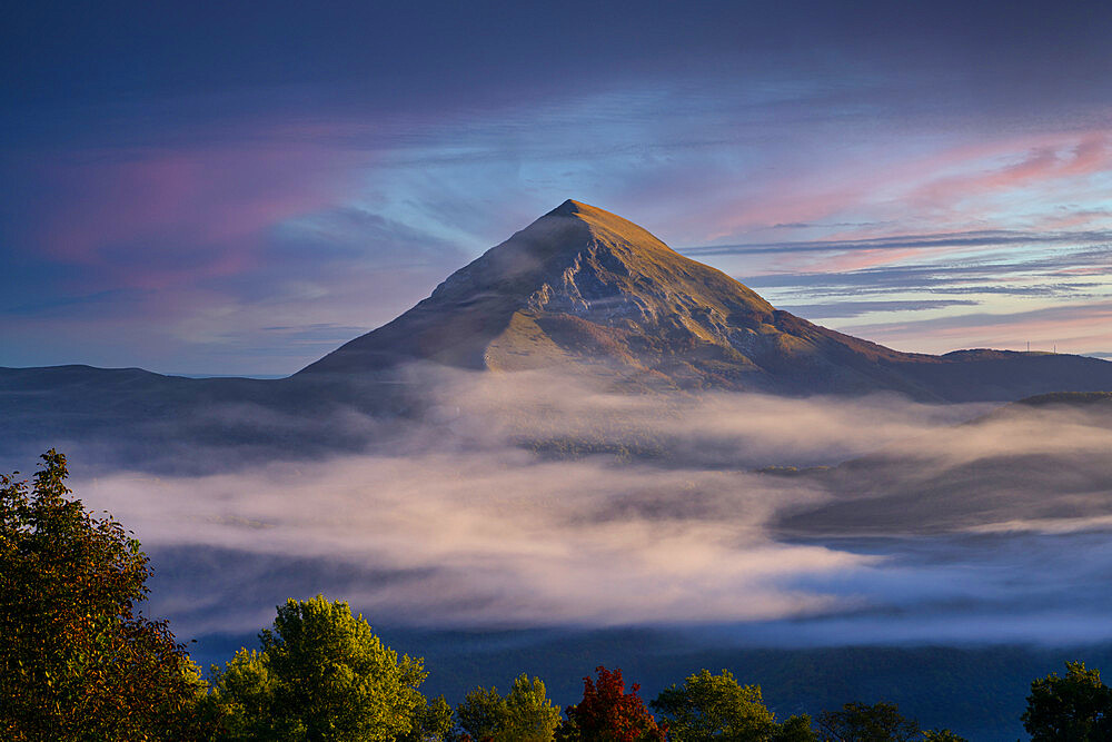 Mount Acuto at sunrise in autumn, Apennines, Umbria, Italy, Europe