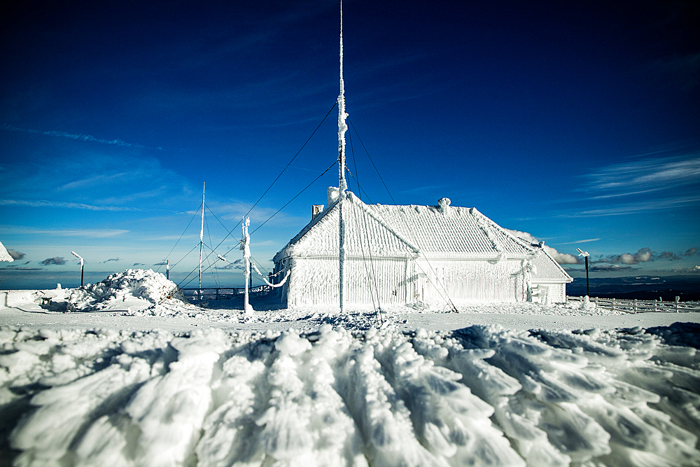 huge white icicles frozen winter world