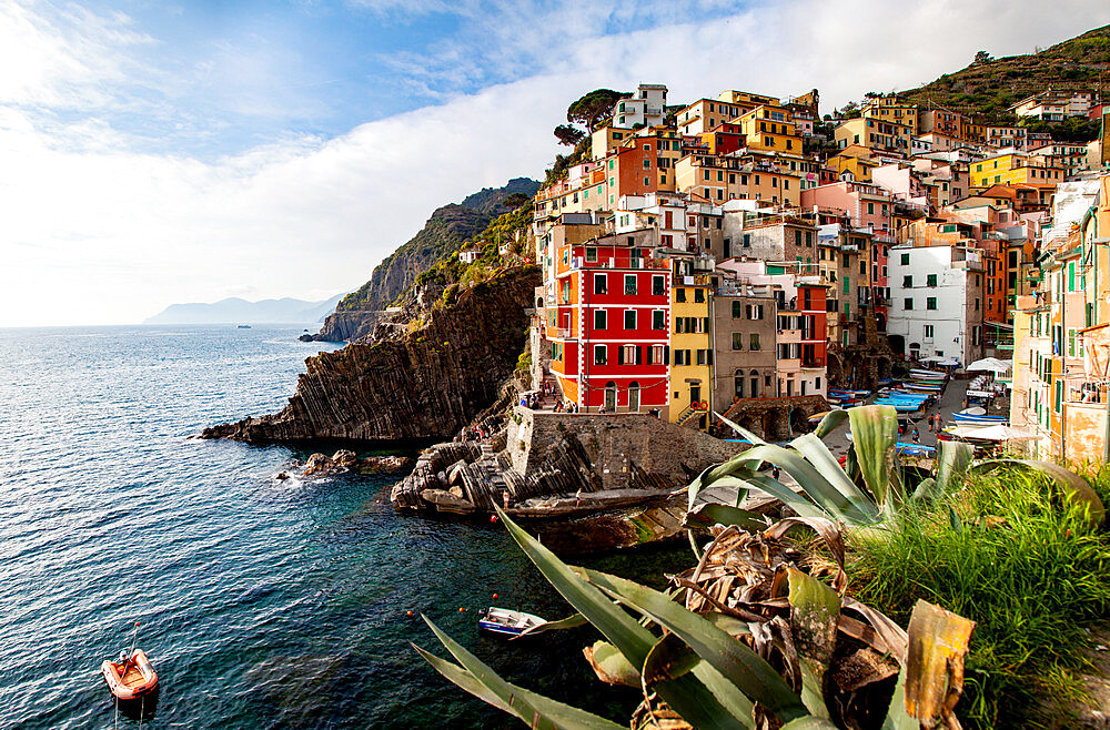 Picturesque village of Riomaggiore in Cinque Terre, UNESCO World Heritage Site, province of La Spezia, Liguria region, Italy, Europe