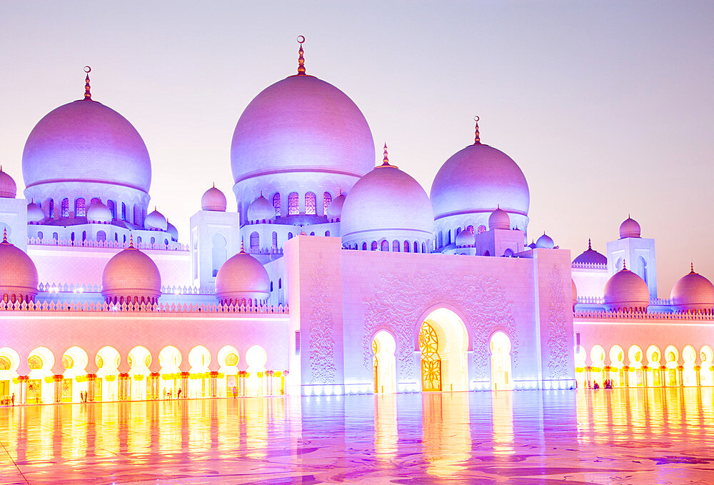 The Sheikh Zayed Grand Mosque, the largest mosque in the country, in Abu Dhabi, capital city of the United Arab Emirates, Middle East