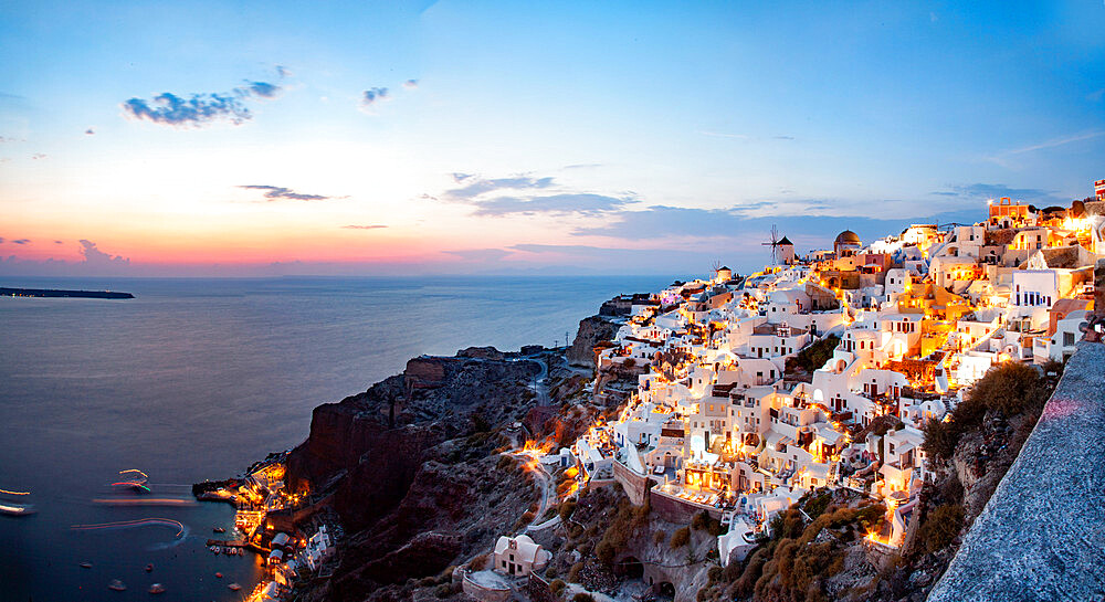 Scenic town of Oia, Santorini (Thira), Cyclades, Greek Islands, Greece, Europe