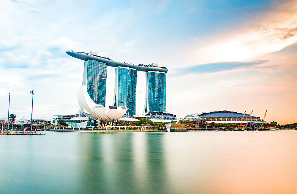 SINGAPORE, SINGAPORE - MARCH 2019: Skyline of Singapore Marina Bay at night with Marina Bay sands, Art Science museum and tourist boats