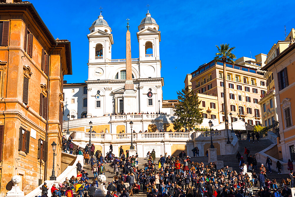 Piazza di Spagna with crowed Spanish Steps and church of Santissima Trinita dei Monti to the rear, Rome, Lazio, Italy, Europe