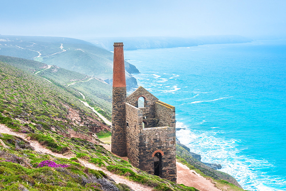 Towanroath Engine House, part of Wheal Coates Tin Mine, UNESCO World Heritage Site, on the Cornish coast near St. Agnes, Cornwall, England, United Kingdom, Europe