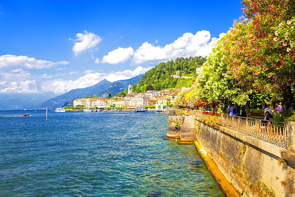 The lake side of Bellagio, Province of Como, Lake Como, Italian Lakes, Lombardy, Italy, Europe