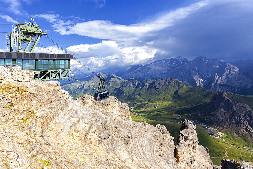 Pordoi cable car, Piz Pordoi, Pordoi Pass, Fassa Valley, Trentino, Dolomites, Italy, Europe