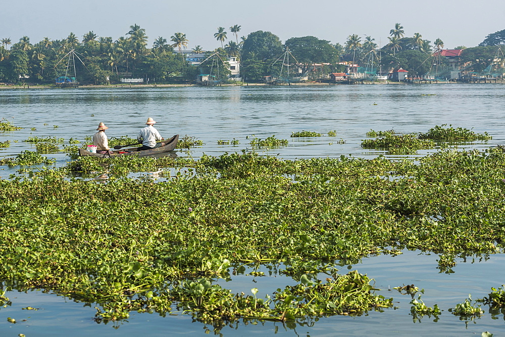 Fishermen, Fort Kochi (Cochin), Kerala, India, Asia