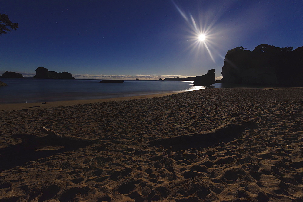 Moonlight on the beach, the Cathedral Cove, Te Whanganui-A-Hei Marine Reserve, Coromandel Peninsula, North Island, New Zealand, Pacific