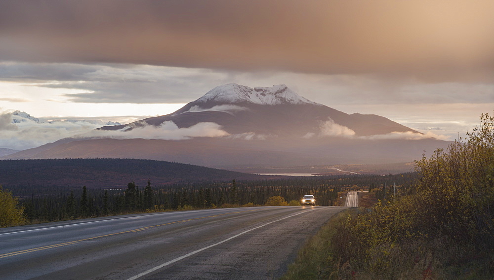 Road trip among Glacier Mountains along Alaska Highway 1, Alaska, United States of America, North America