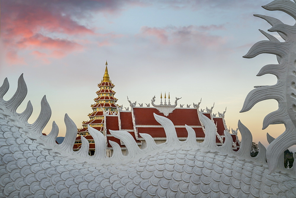 Wat Huay Pla Kang temple (Big Buddha) at dusk, Chiang Rai, Thailand, Southeast Asia, Asia