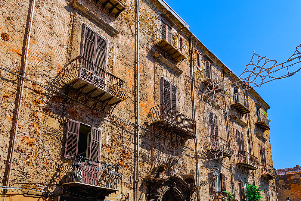 Via Vittorio Emanuele, traditional architecture of houses with iron balconies and wooden window shutters, Palermo, Sicily, Italy, Mediterranean, Europe