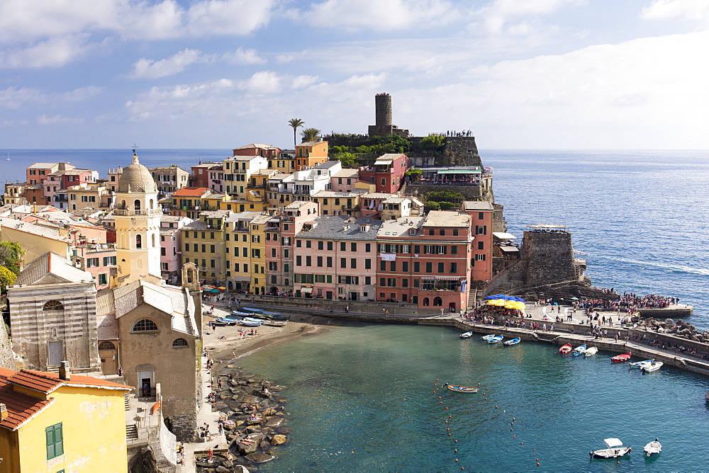 Vernazza on a sunny day, Cinque Terre, UNESCO World Heritage Site, Liguria, Italy, Europe