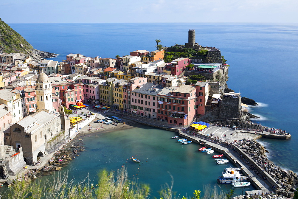 Vernazza on a sunny day, Cinque Terre, UNESCO World Heritage Site, Liguria, Italy, Europe