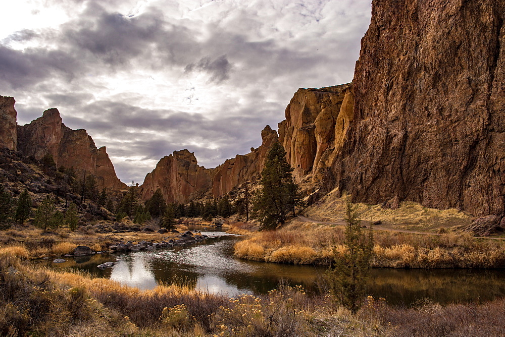 A hiking path along a river in a steep valley with high stone walls, Oregon, United States of America, North America