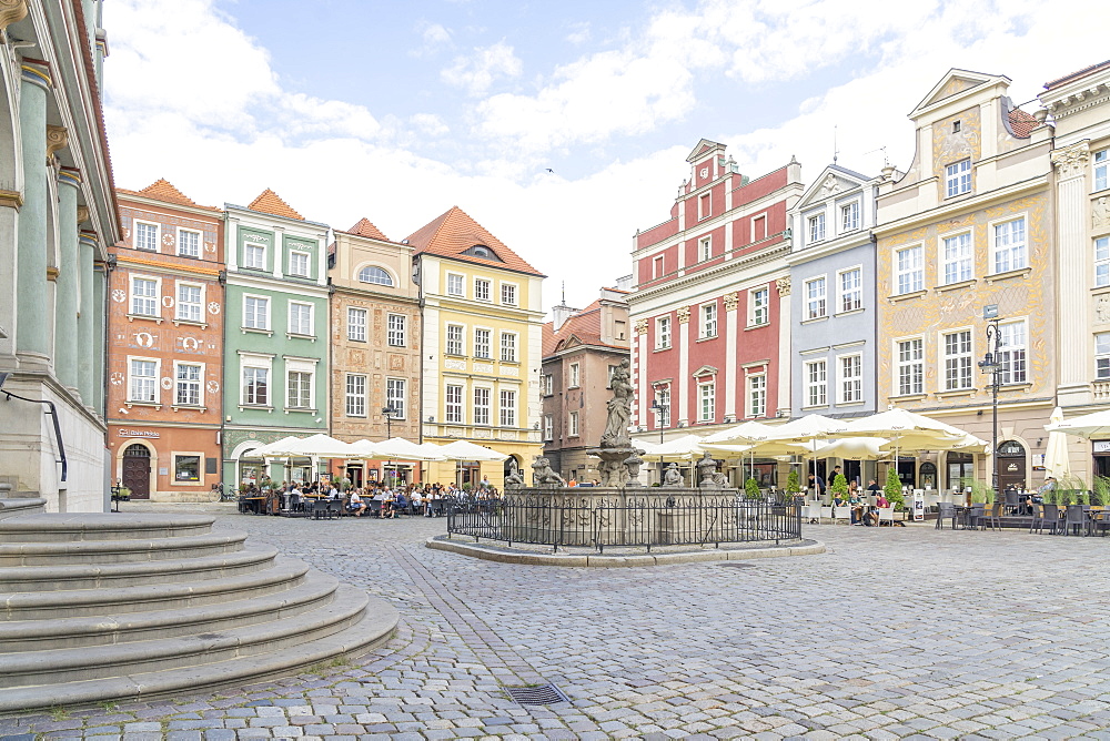 Fountain of Proserpina, Old Town Square, Poznan, Poland, Europe