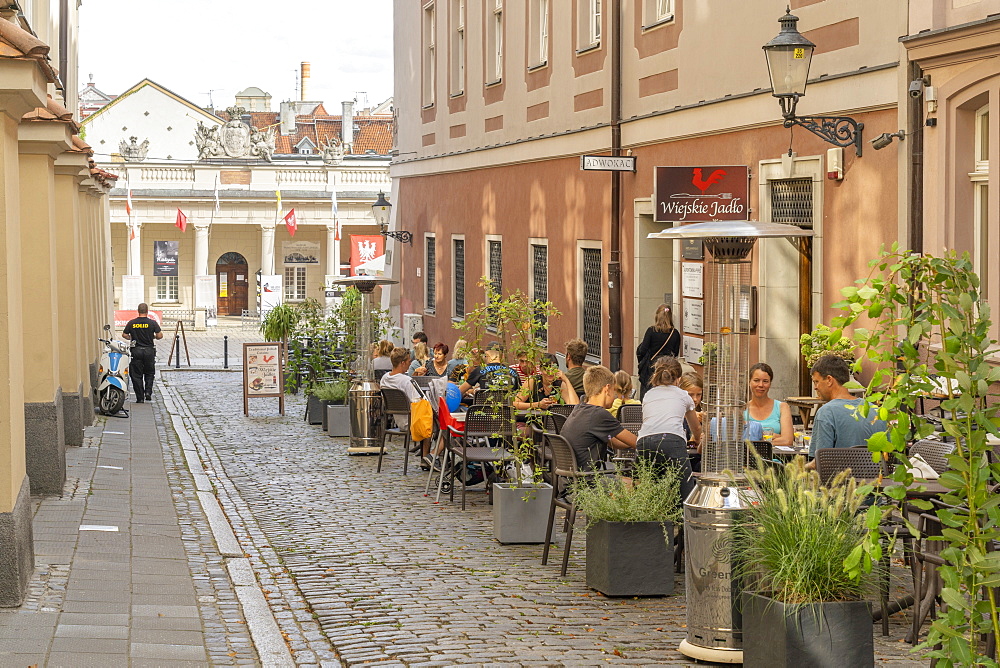 Cafe scene, Old Town, Poznan, Poland, Europe