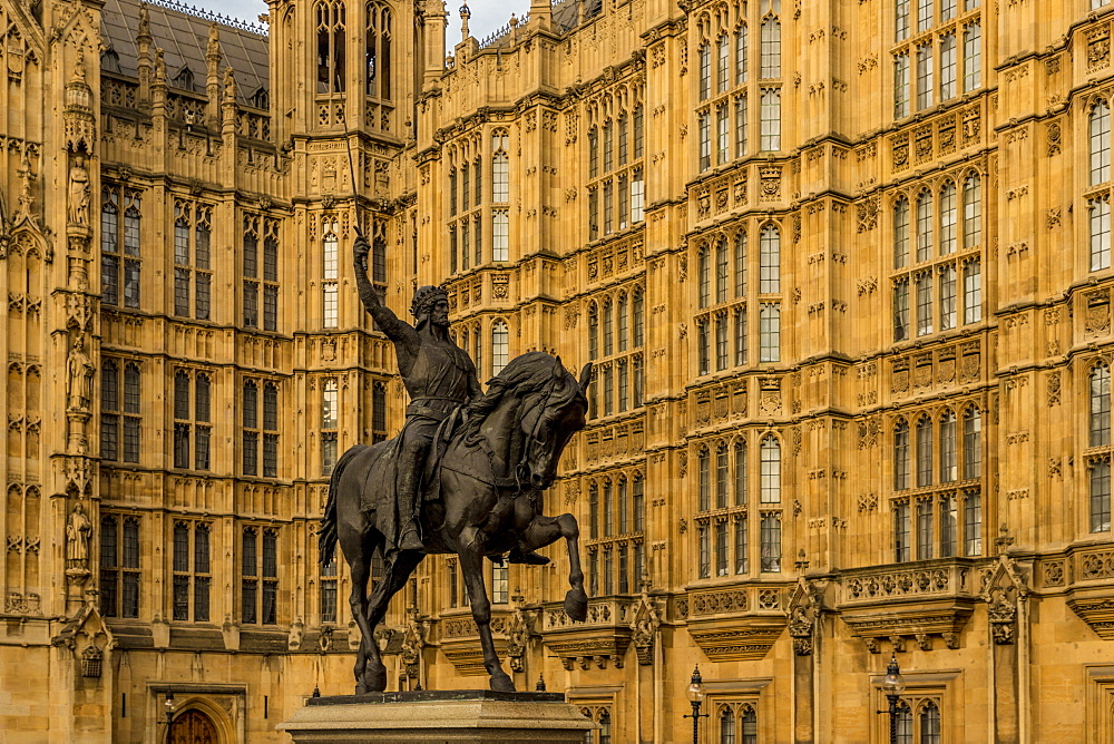 Richard the Lionheart statue at The Palace of Westminster (Houses of Parliament), London, England, United Kingdom, Europe