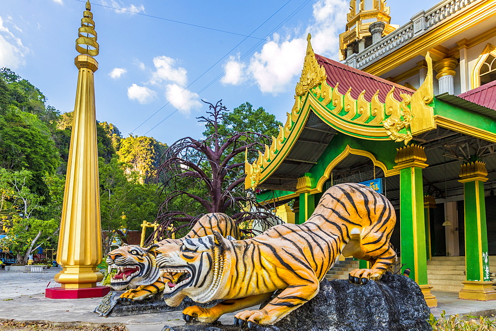 Tiger statues at the Tiger Cave Temple in Krabi, Thailand, Southeast Asia, Asia