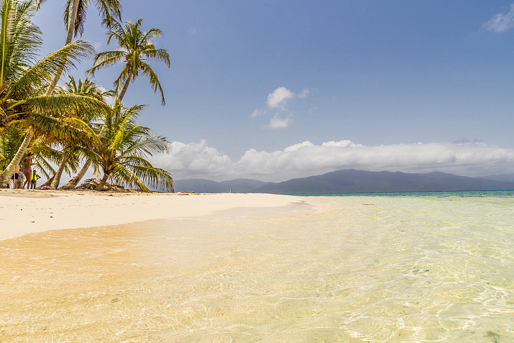 The beautiful Island Pelicano in the San Blas Islands, Kuna Yala, Panama, Central America