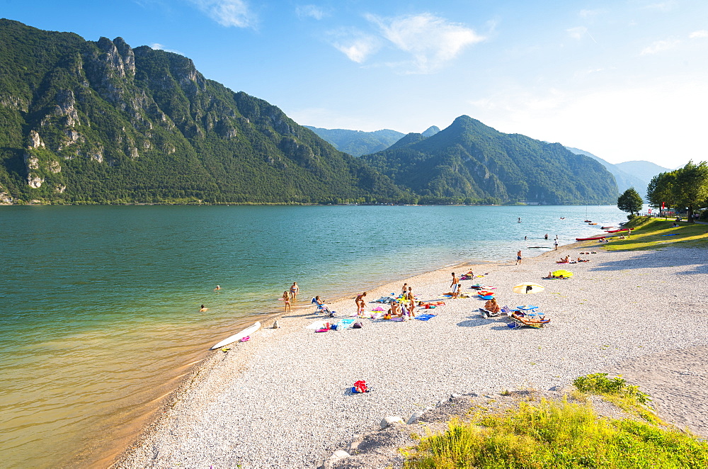 Bathers on the shores of Lake Idro, Valle Sabbia, Brescia province, Lombardy, Italy, Europe