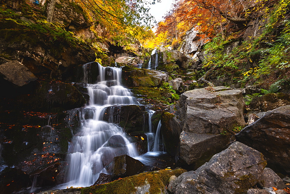 Autumn at the Dardagna waterfalls, Tosco Emiliano Apennines, Apuan Alps, Lizzano in Belvedere, Emilia Romagna, Italy, Europe