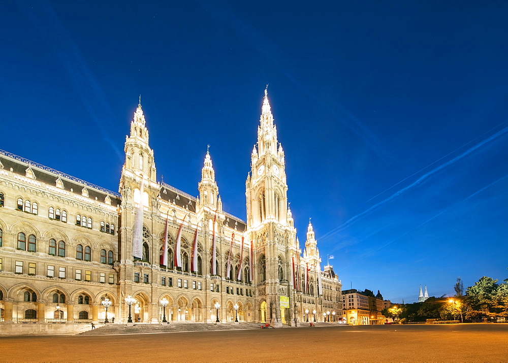 Rathaus (Town Hall) of Vienna at night, Vienna, Austria, Europe