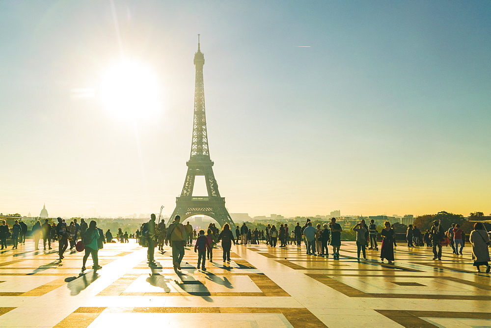 Place du Trocadero with Eiffel Tower in the background, Paris, France, Europe