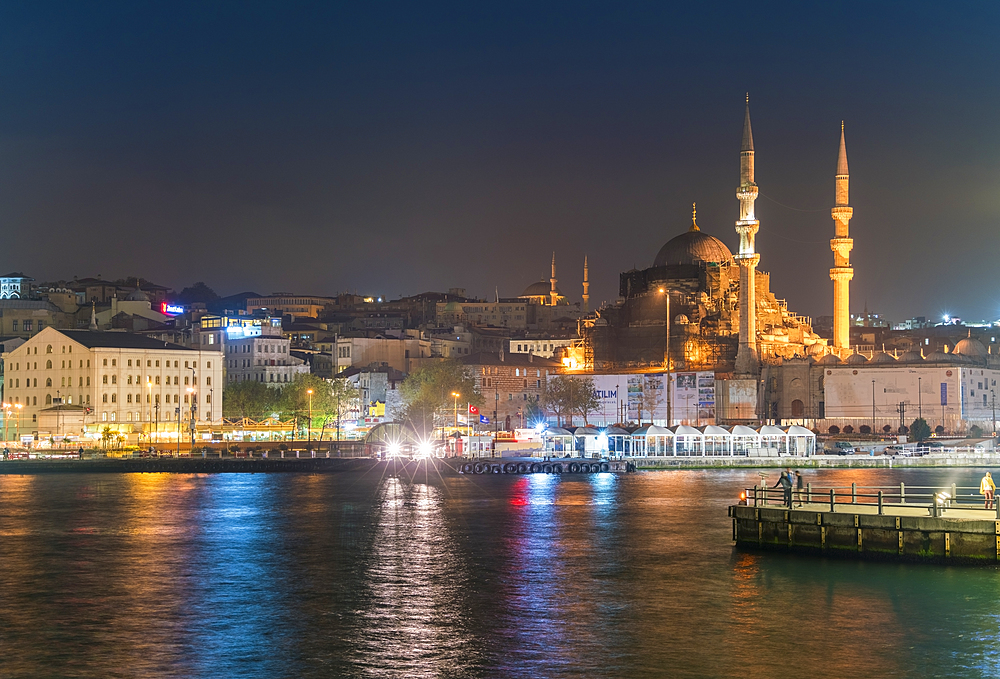 Eminonu with mosques, viewed from the Bosphorus, Istanbul, Turkey, Europe